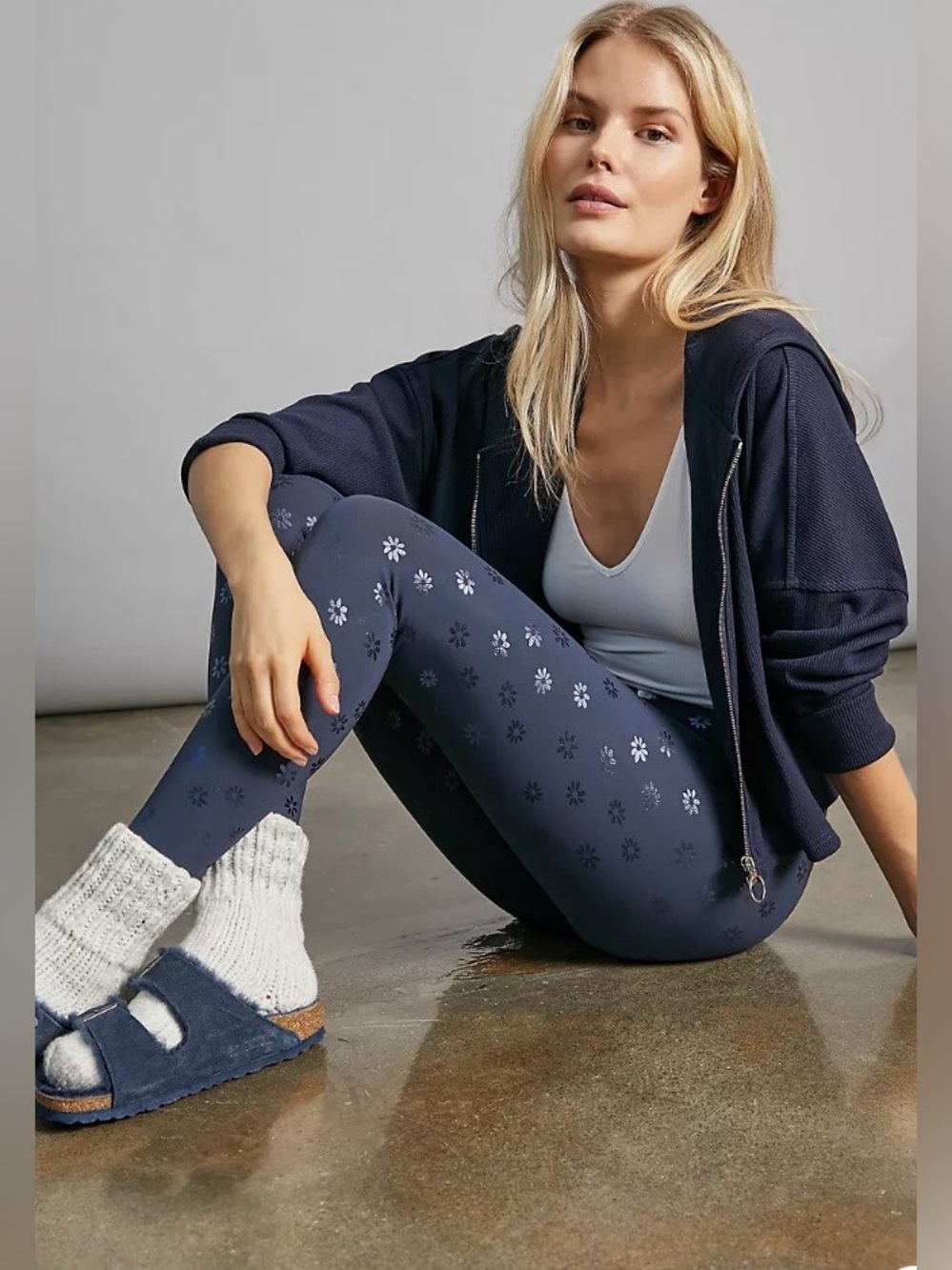 Beyond Yoga Daisy Print High Waisted Leggings Nocturnal Navy Size Medium